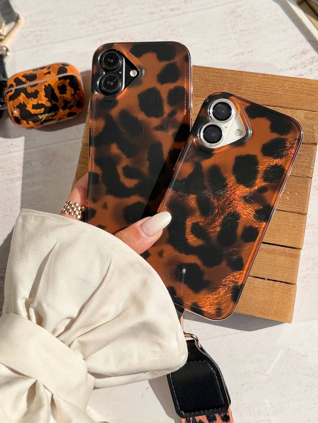 ✨ Tortoiseshell Glossy iPhone Case – Chic, Bold & Timeless