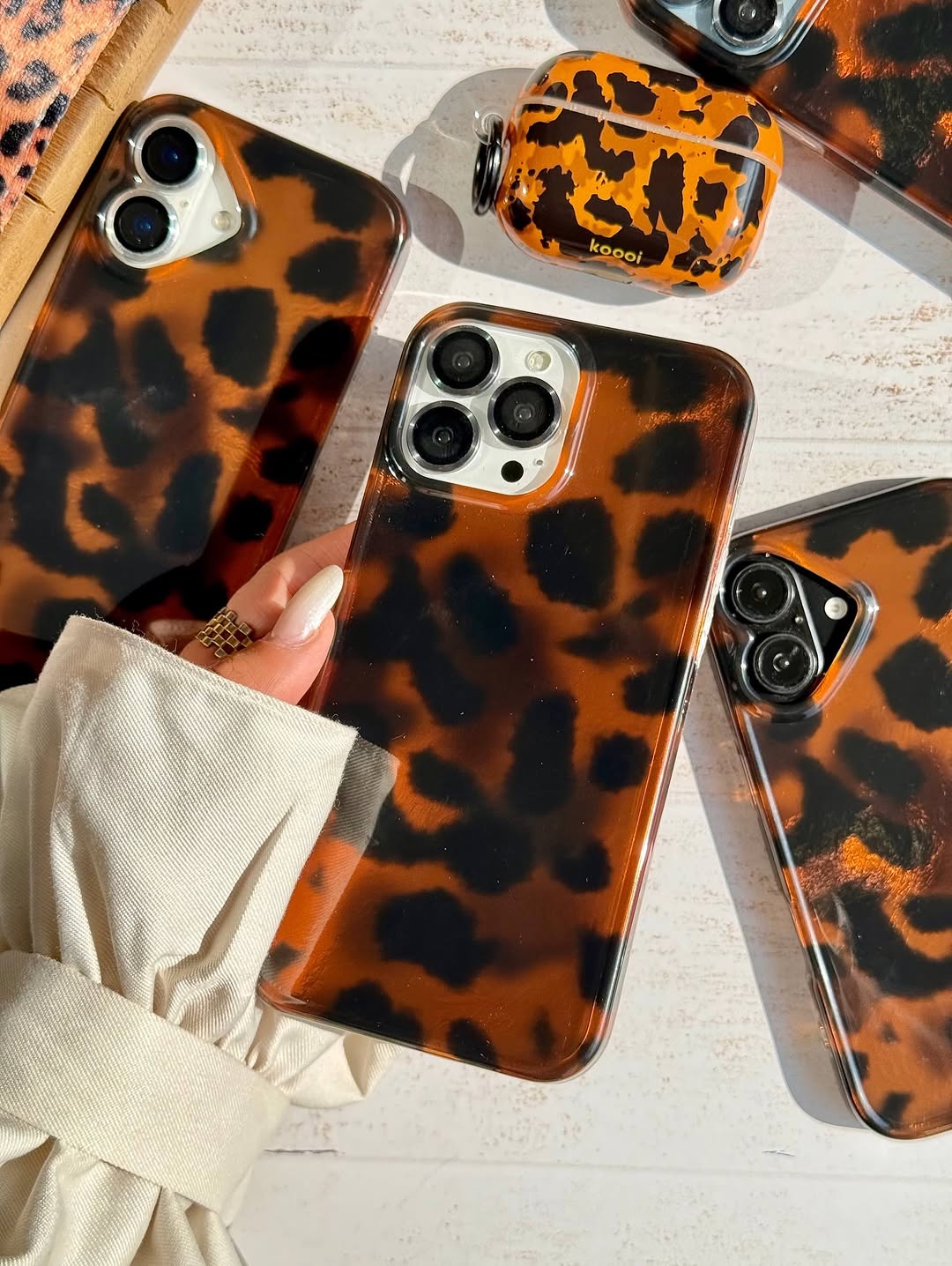 ✨ Tortoiseshell Glossy iPhone Case – Chic, Bold & Timeless