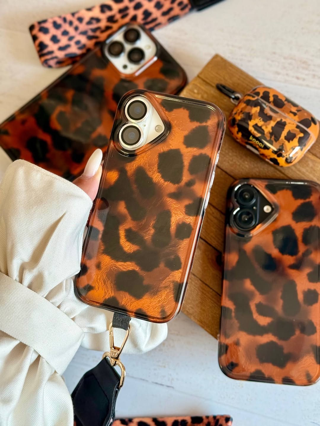 ✨ Tortoiseshell Glossy iPhone Case – Chic, Bold & Timeless
