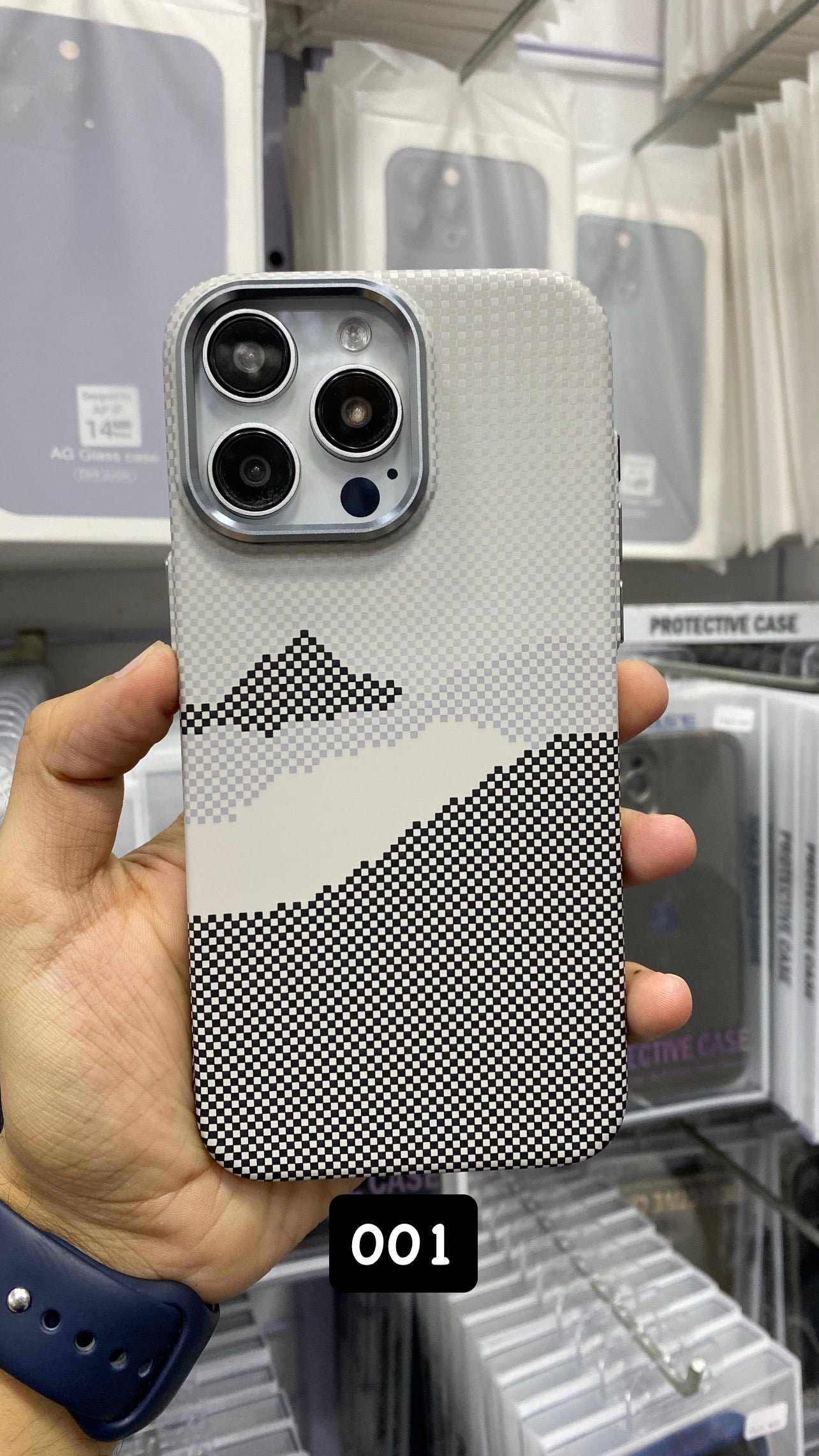New Pitaka Carbon Fiber Case