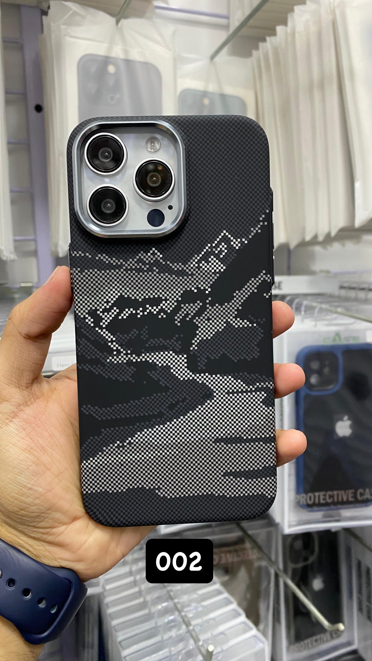 New Pitaka Carbon Fiber Case