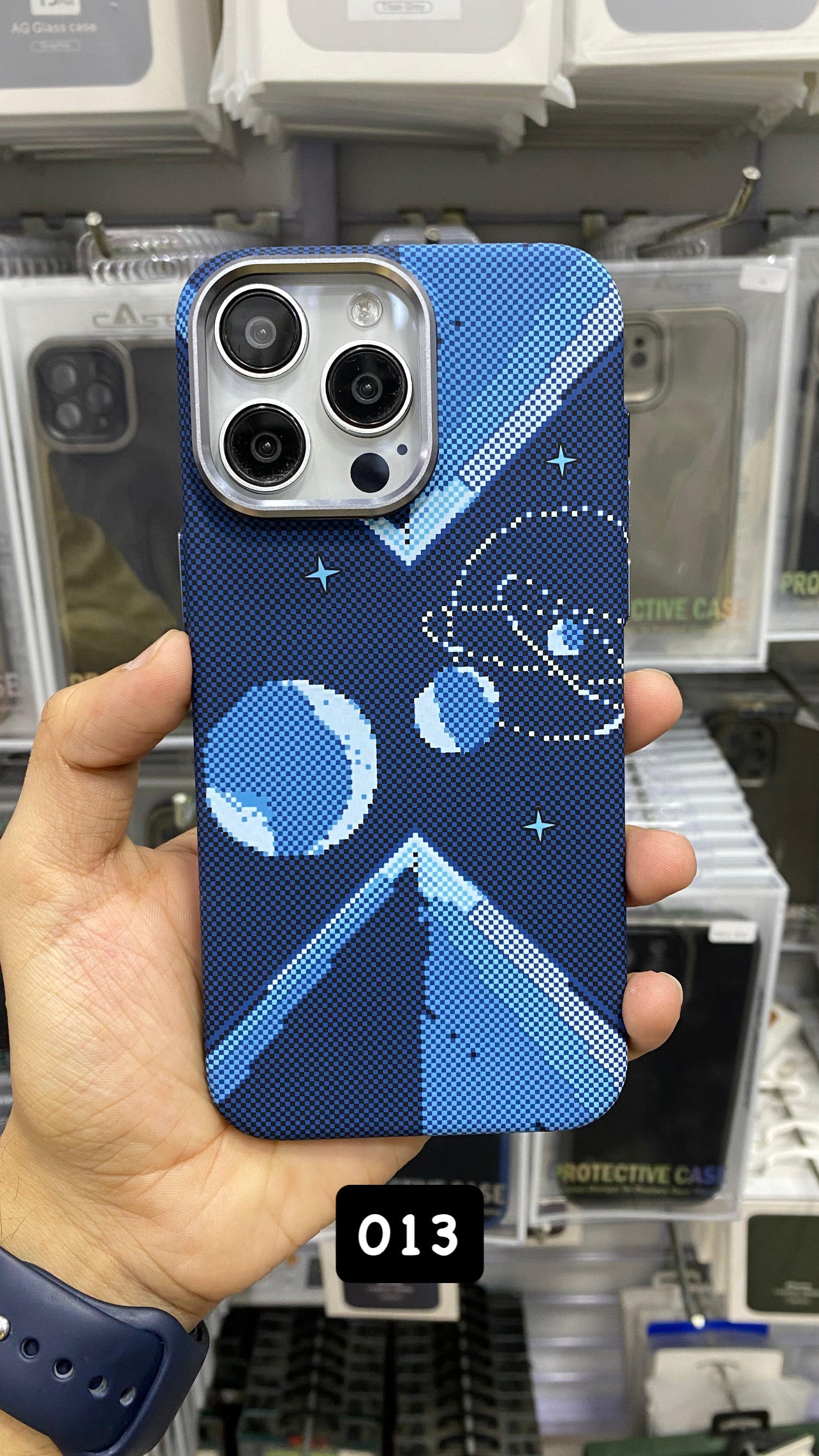 New Pitaka Carbon Fiber Case