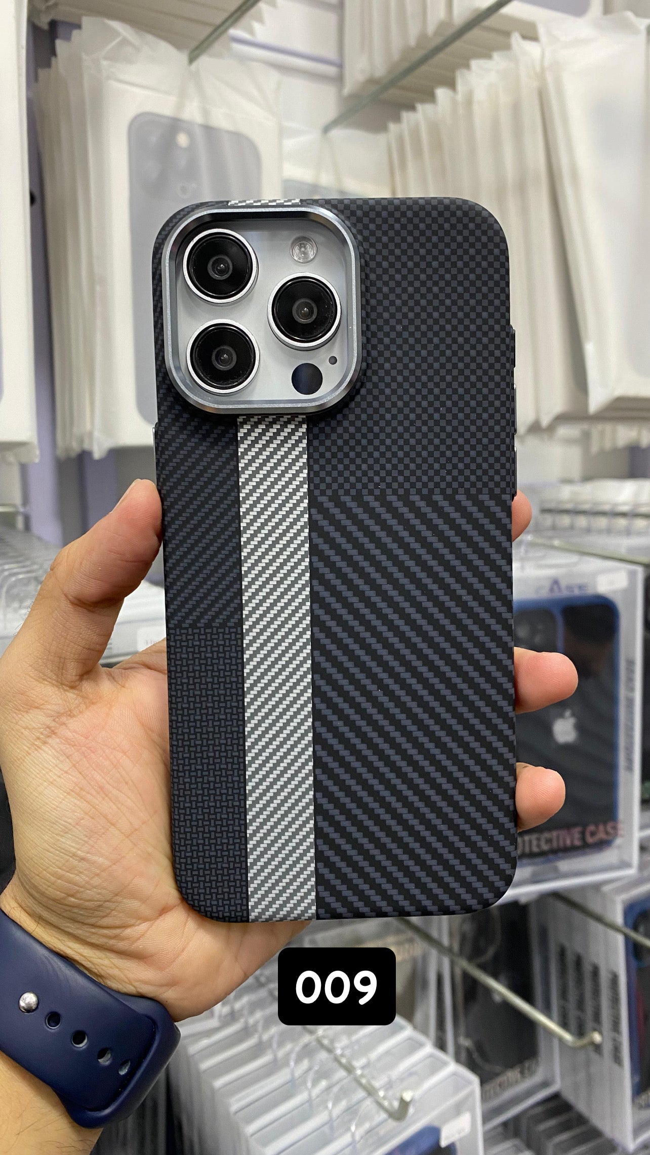 New Pitaka Carbon Fiber Case