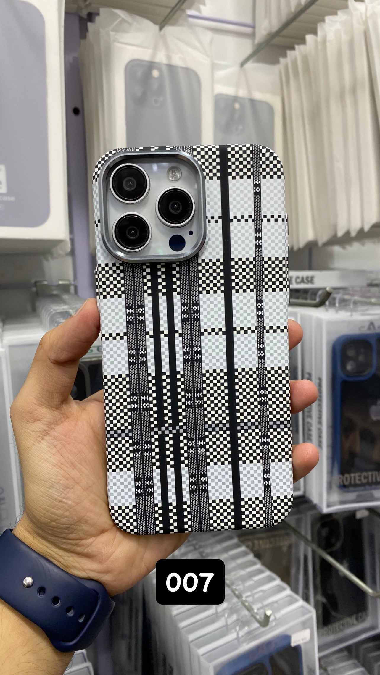 New Pitaka Carbon Fiber Case